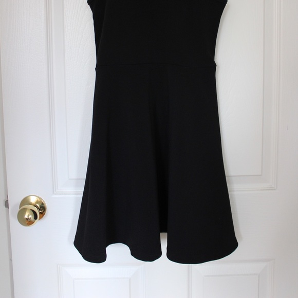 Girls Black Flowy Dress!▪️ - Picture 3 of 3